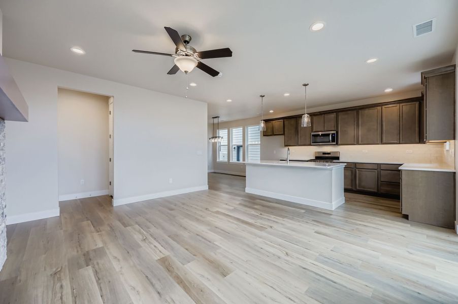 Spacious, unfurnished interior of a new home in Sterling Ranch 40s, Colorado Springs (Image 14).