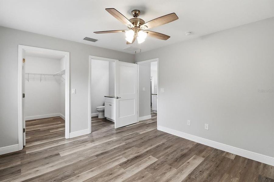 Spacious, unfurnished interior of a new home in , Crystal River (Image 24).