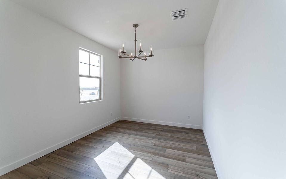 Spacious, unfurnished interior of a new home in Rancho Santa Rosa, Maricopa (Image 9).
