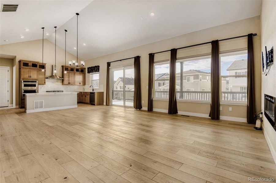 Spacious, unfurnished interior of a new home in Hillside at Castle Rock, Castle Rock (Image 27).