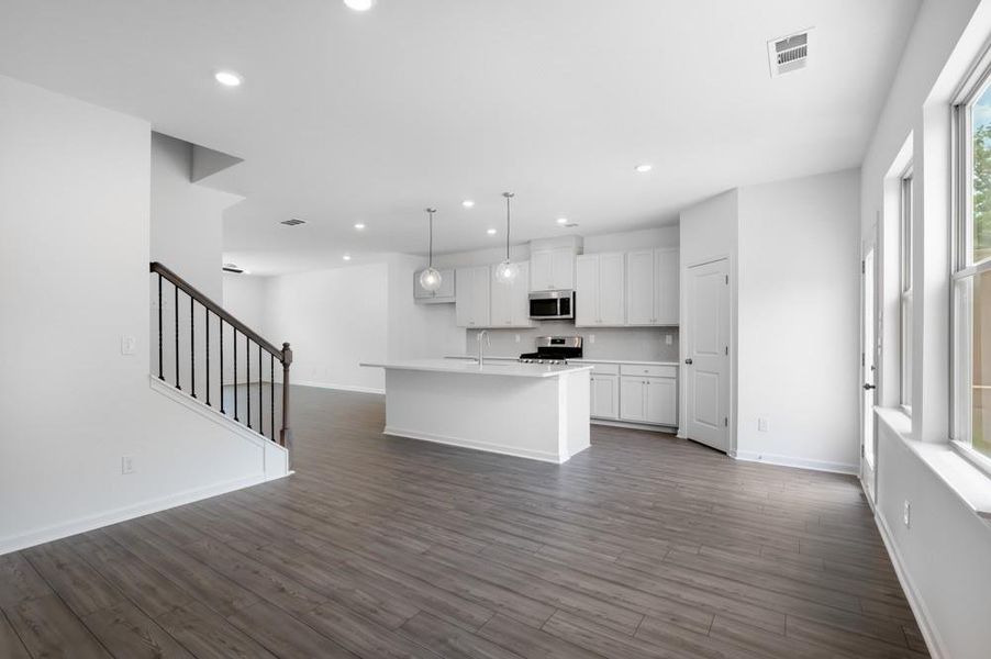 Spacious, unfurnished interior of a new home in Hampton Trace, Marietta (Image 19).