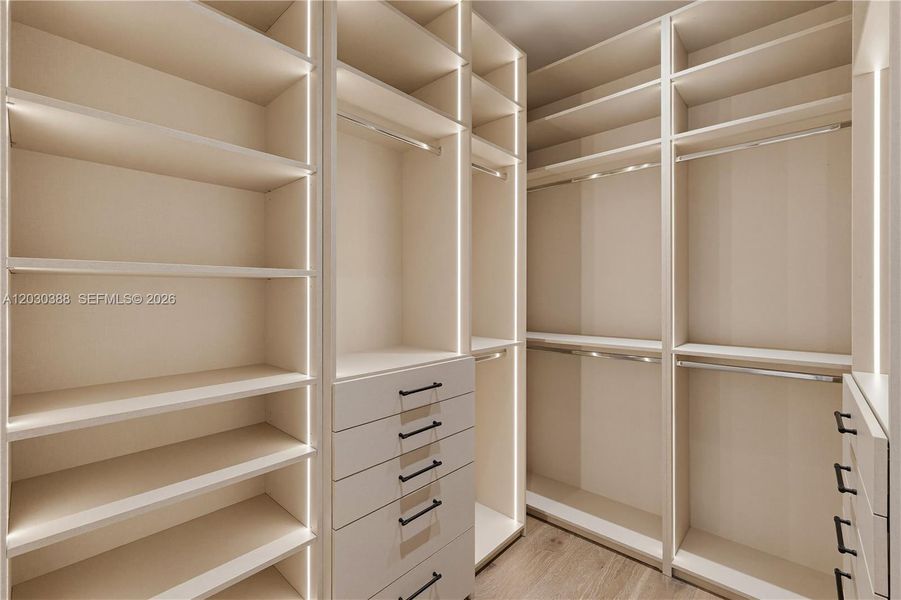 Spacious, unfurnished interior of a new home in , Miami (Image 22).