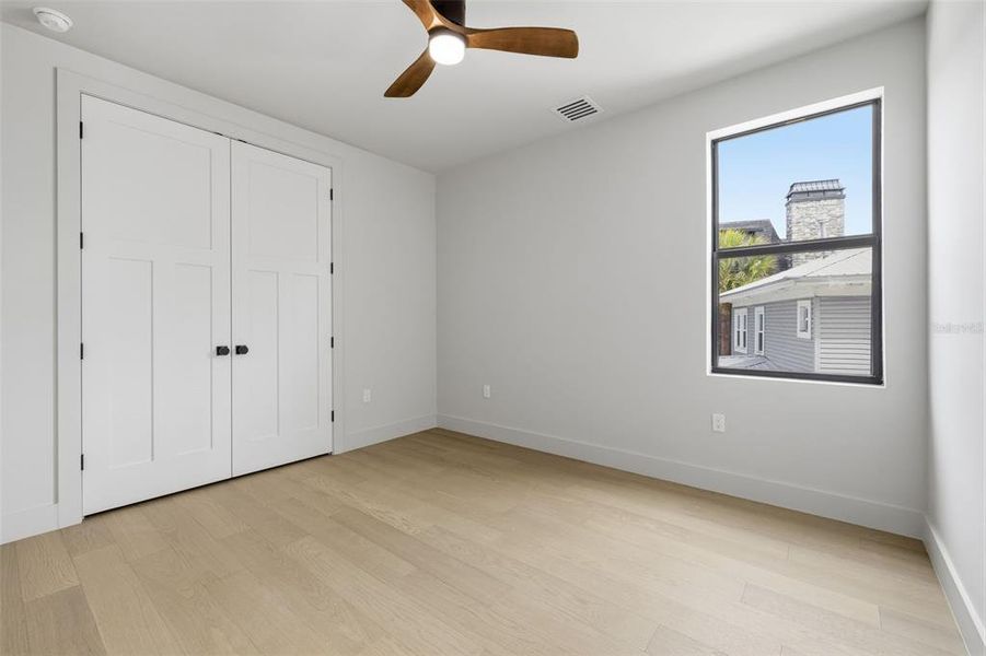 Spacious, unfurnished interior of a new home in , Tampa (Image 25).