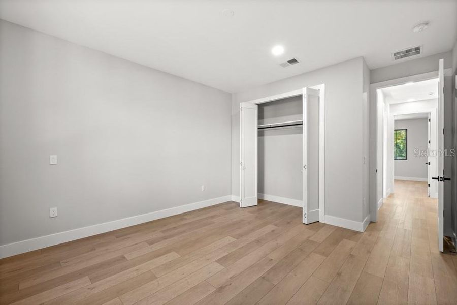Spacious, unfurnished interior of a new home in , Orlando (Image 49).