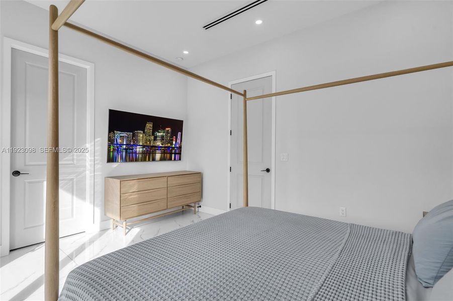 Furnished interior view inside a new home in , Hialeah (Image 16).