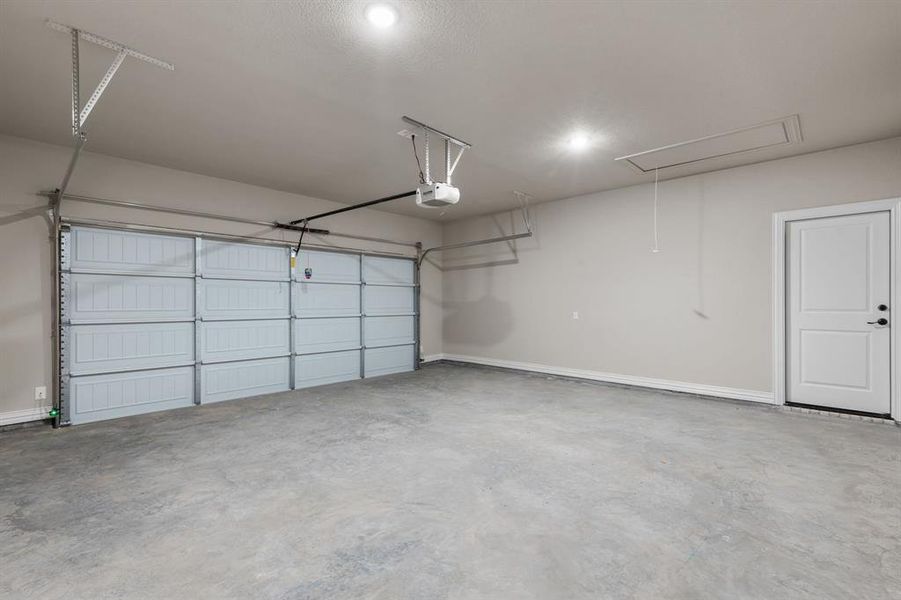 Spacious, unfurnished interior of a new home in , Weatherford (Image 19).