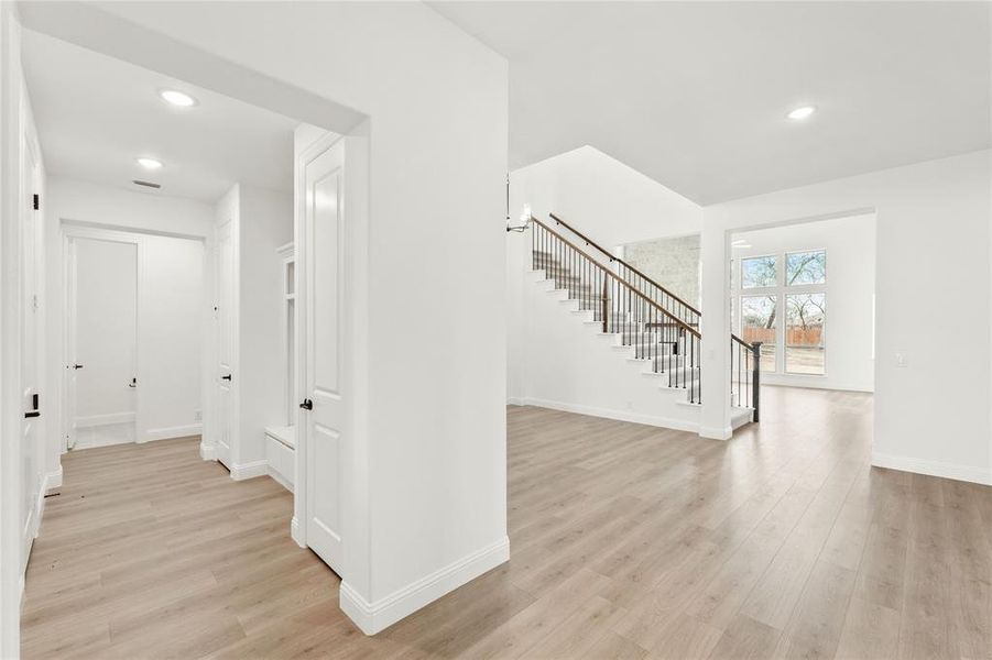 Spacious, unfurnished interior of a new home in Crystal Lake Estates, Red Oak (Image 19).