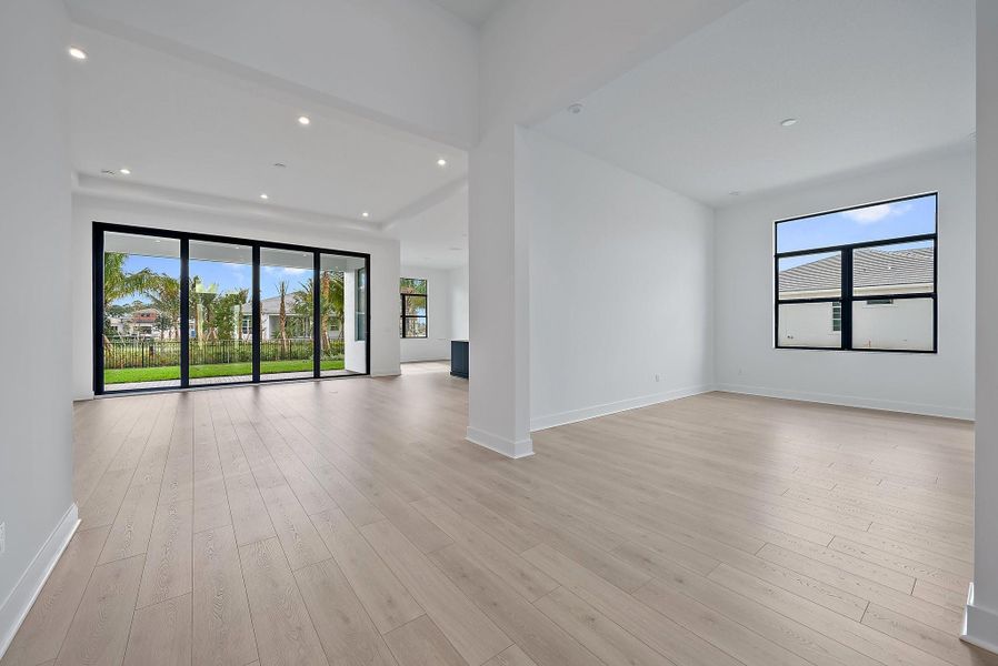 Spacious, unfurnished interior of a new home in , Palm Beach Gardens (Image 41).