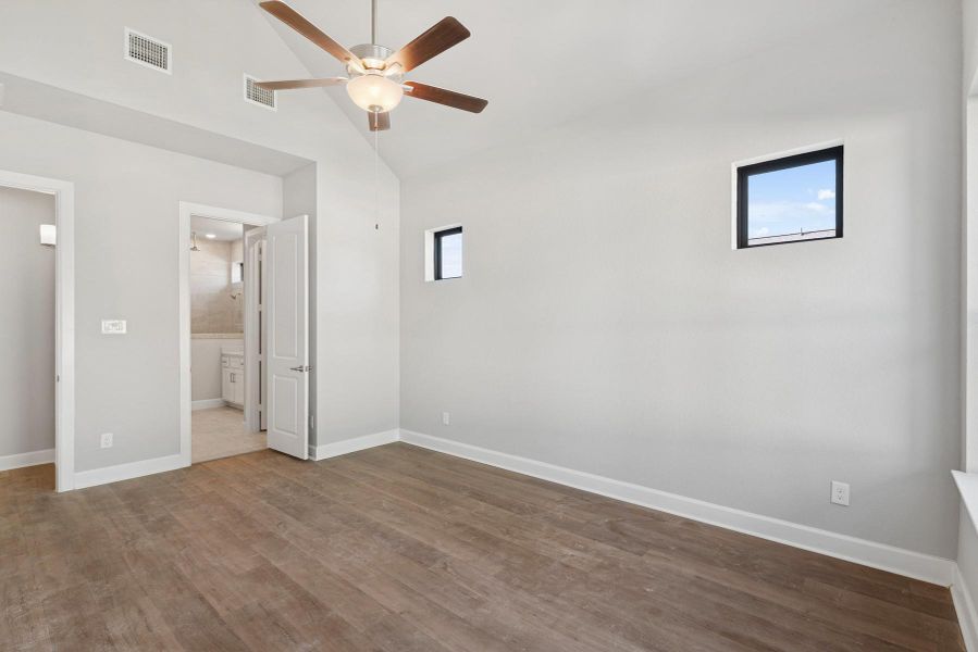 Spacious, unfurnished interior of a new home in Kresston, Magnolia (Image 9).