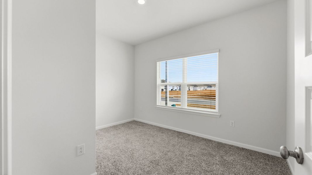 Spacious, unfurnished interior of a new home in Hodges Bayou Plantation, Panama City (Image 26).