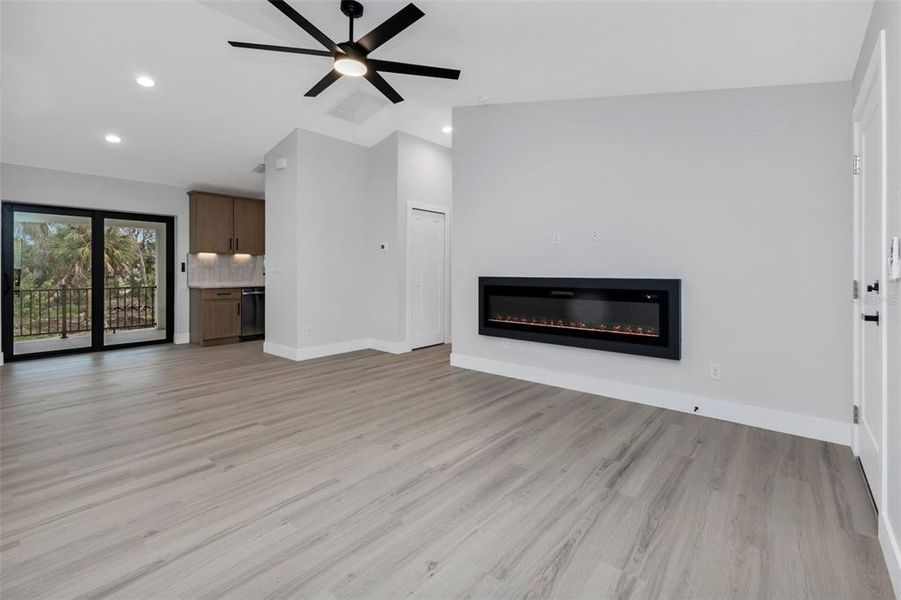 Spacious, unfurnished interior of a new home in , Punta Gorda (Image 17).