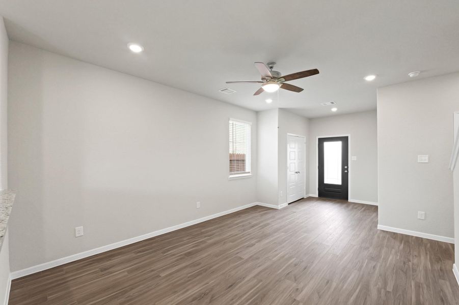 Spacious, unfurnished interior of a new home in Bammel Oaks, Houston (Image 17). Spacious, unfurnished interior of a new home in Bammel Oaks, Houston (Image 17).