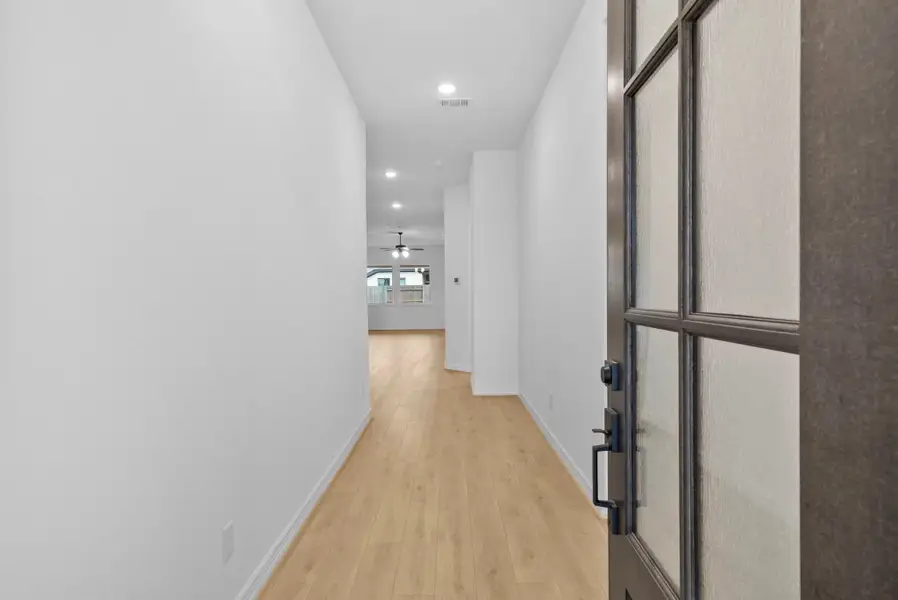 Spacious, unfurnished interior of a new home in Brookewater, Rosenberg (Image 4).