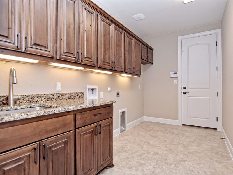 Representative furnished interior of a home built from the San Simeon II by Giddens Homes in Clearwater Ranch, Liberty Hill (Image 57).
