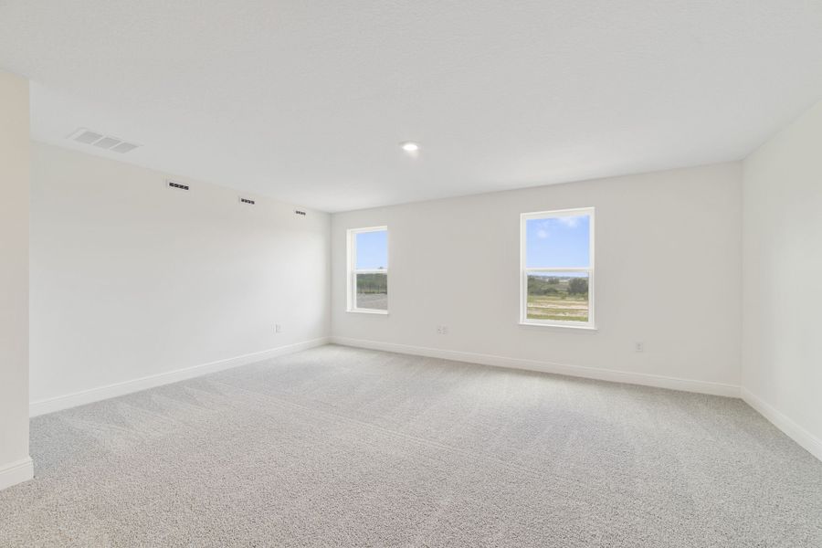 Spacious, unfurnished interior of a new home in Vintner Reserve, Clermont (Image 41).