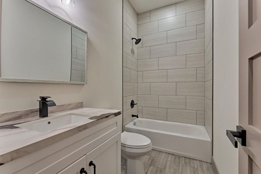 Full bath accessible for guest bedroom
