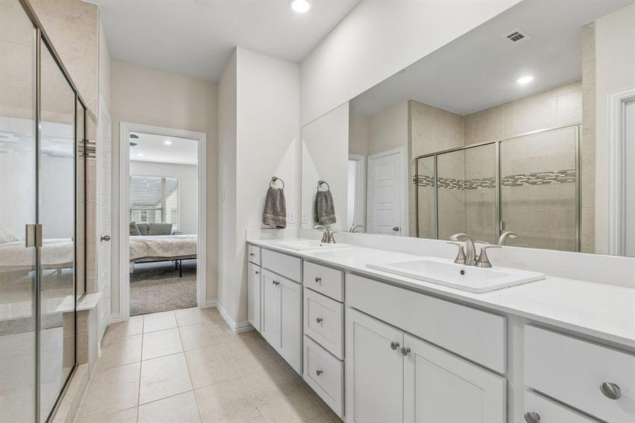 Furnished interior view inside a new home in , Frisco (Image 6).