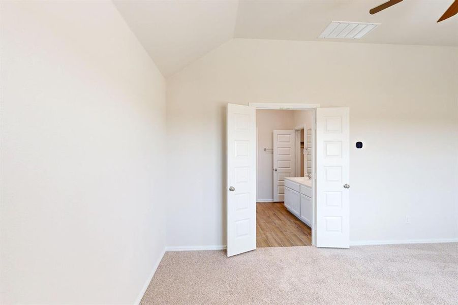 Spacious, unfurnished interior of a new home in Meadow Park, Denton (Image 11).