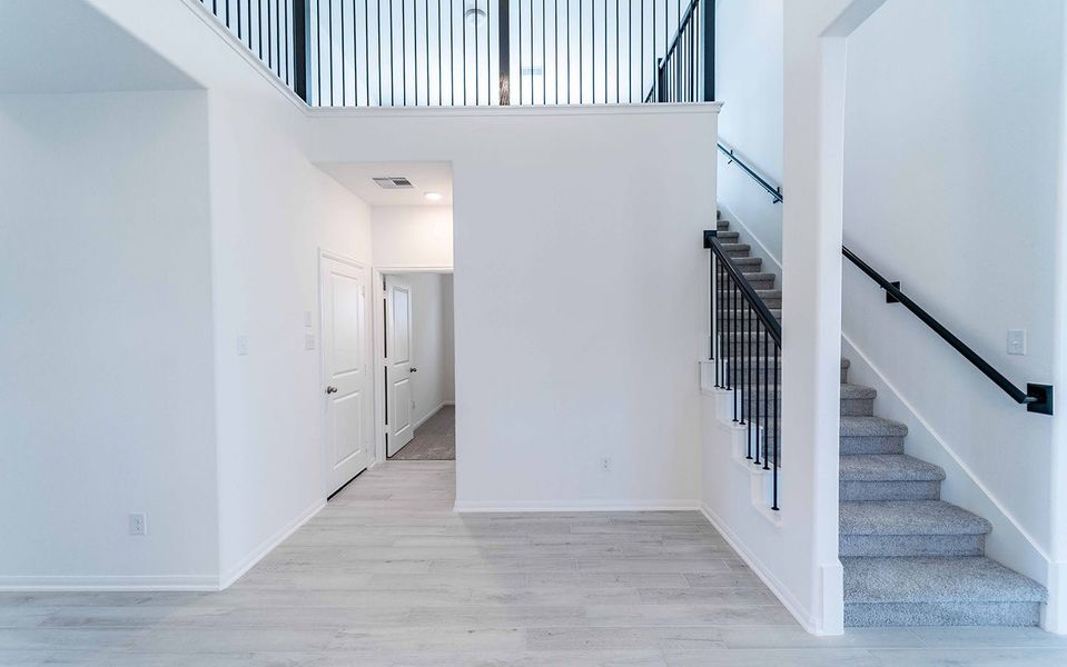 Spacious, unfurnished interior of a new home in Bay Creek, Baytown (Image 12).