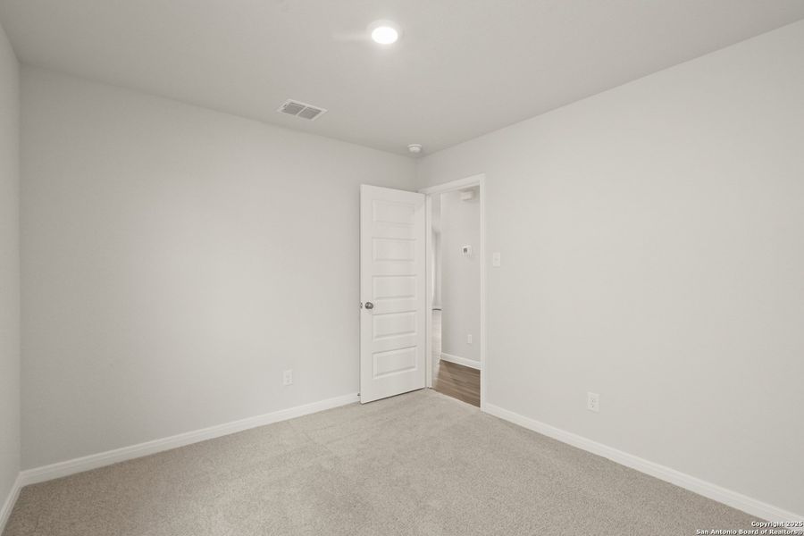 Spacious, unfurnished interior of a new home in Dauer Ranch, New Braunfels (Image 13). Spacious, unfurnished interior of a new home in Dauer Ranch, New Braunfels (Image 13).