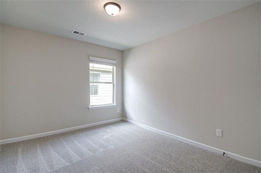 Spacious, unfurnished interior of a new home in Towne Center, Hampton (Image 18).