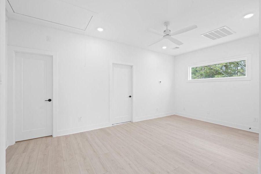 Spacious, unfurnished interior of a new home in , Houston (Image 17).