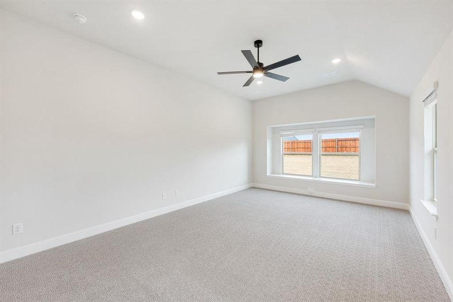 Spacious, unfurnished interior of a new home in Sunrise at Garden Valley, Waxahachie (Image 20).