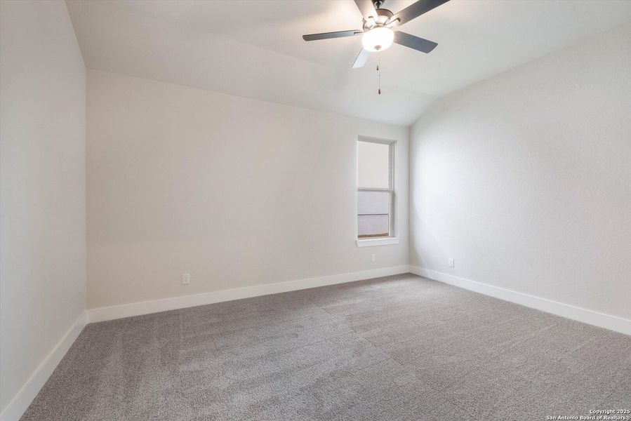 Spacious, unfurnished interior of a new home in Esperanza, Boerne (Image 18).
