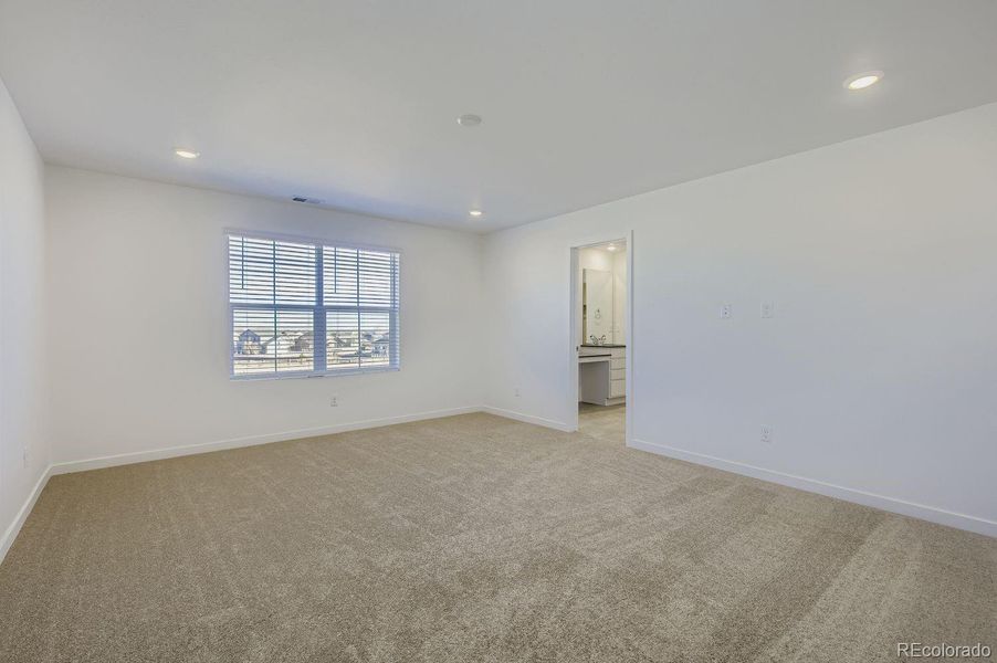 Spacious, unfurnished interior of a new home in Riano Ridge, Loveland (Image 8). Spacious, unfurnished interior of a new home in Riano Ridge, Loveland (Image 8).