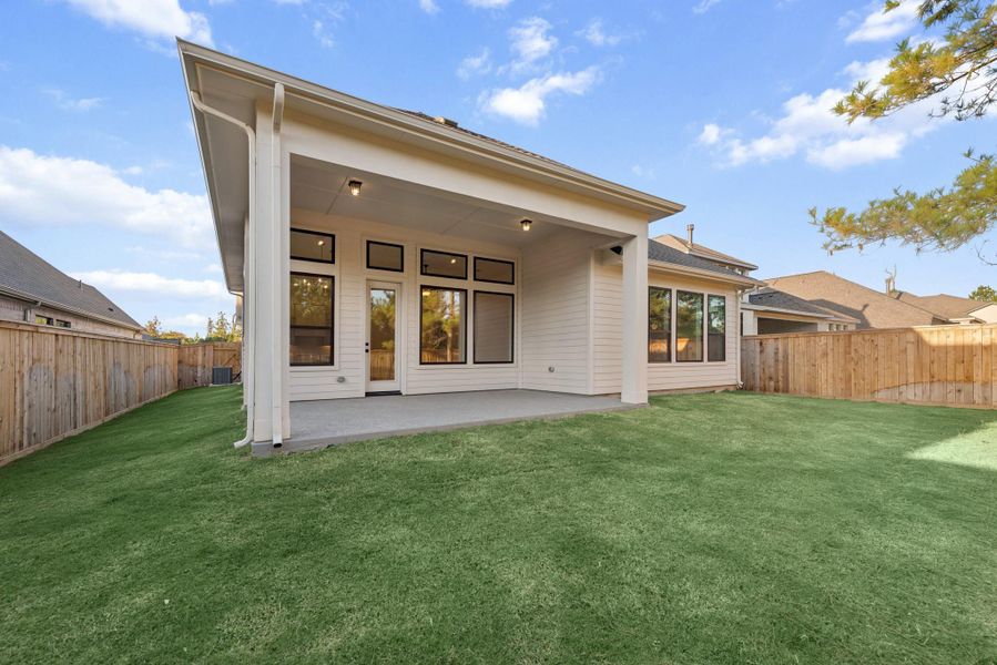 Welcome to The Tulip by David Weekley Homes. Move-In-Ready Now!