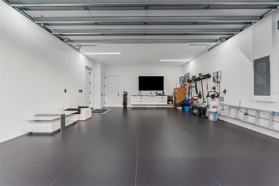 Spacious, unfurnished interior of a new home in , Odessa (Image 21).