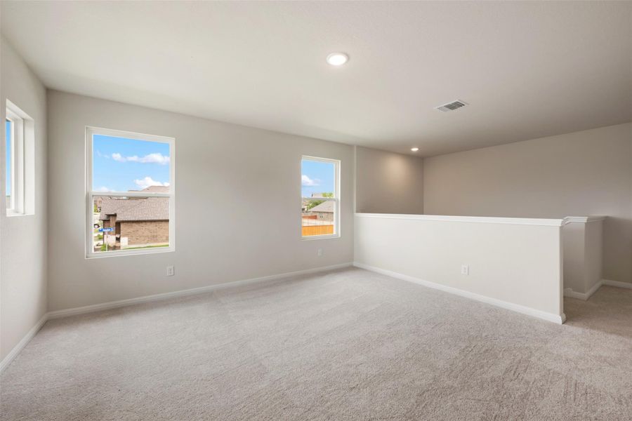 Spacious, unfurnished interior of a new home in Berry Creek Highlands, Georgetown (Image 22).