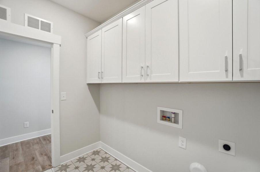 Spacious, unfurnished interior of a new home in Rone Creek, Waxhaw (Image 75).