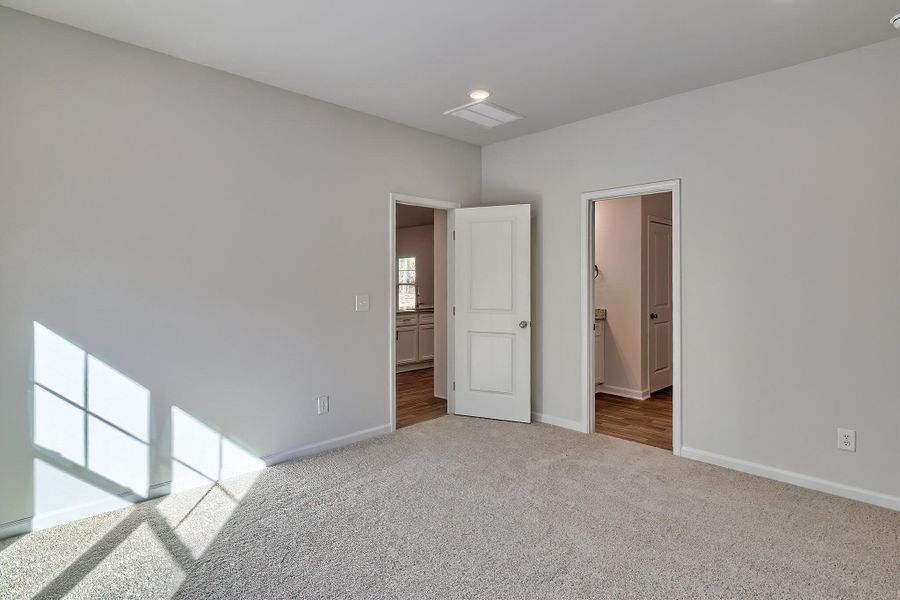 Spacious, unfurnished interior of a new home in , Orangeburg (Image 28).