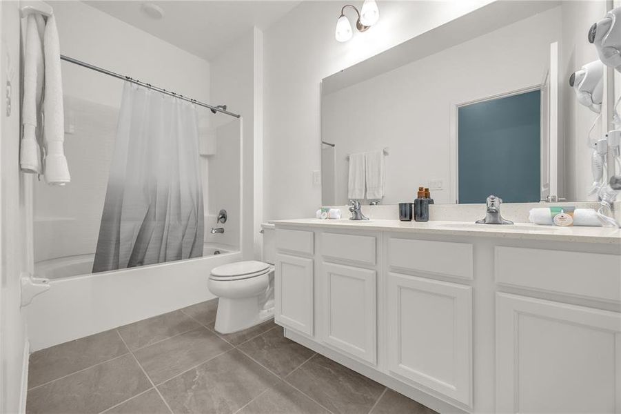 Furnished interior view inside a new home in , Kissimmee (Image 51).