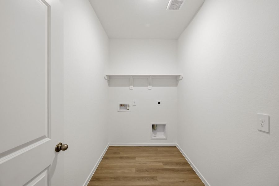 Spacious, unfurnished interior of a new home in Maple Woods, Hockley (Image 19).