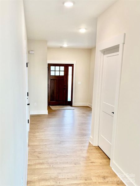 Spacious, unfurnished interior of a new home in , Lenoir (Image 20).