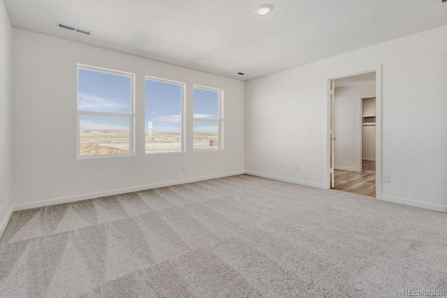 Spacious, unfurnished interior of a new home in Percheron, Colorado Springs (Image 11).