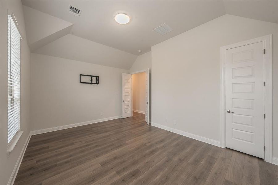 Spacious, unfurnished interior of a new home in Karis, Crowley (Image 30).