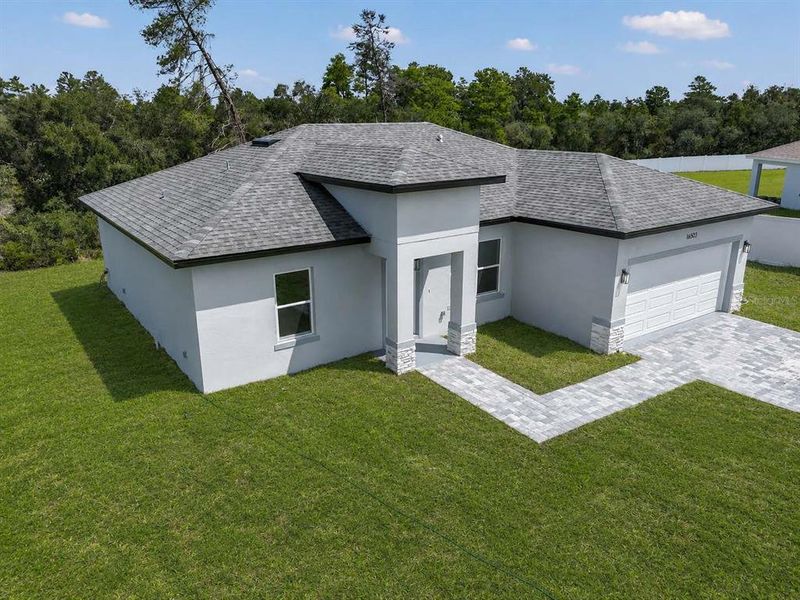 Exterior details and patio area of a home in , Ocala (Image 4).