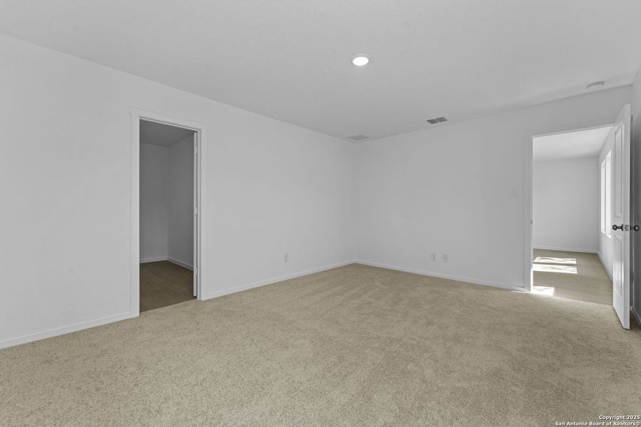 Spacious, unfurnished interior of a new home in Torian Village: Watermill Collection, San Antonio (Image 18).