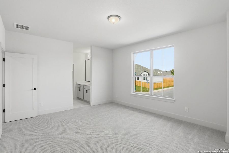 Spacious, unfurnished interior of a new home in Kinder Ranch 70's, San Antonio (Image 47).