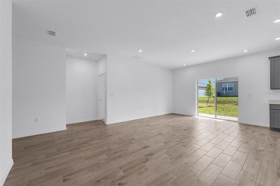 Spacious, unfurnished interior of a new home in Scenic Terrace, Lake Hamilton (Image 20). Spacious, unfurnished interior of a new home in Scenic Terrace, Lake Hamilton (Image 20).