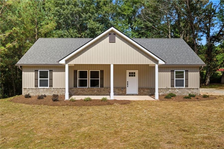 Exterior details and patio area of a home in , Toccoa (Image 3).