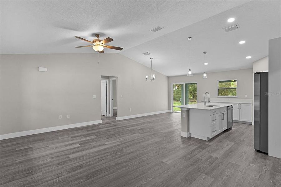 Spacious, unfurnished interior of a new home in , Ocklawaha (Image 28).