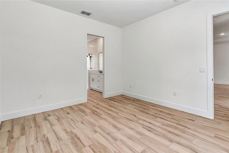 Spacious, unfurnished interior of a new home in , Ocala (Image 40).