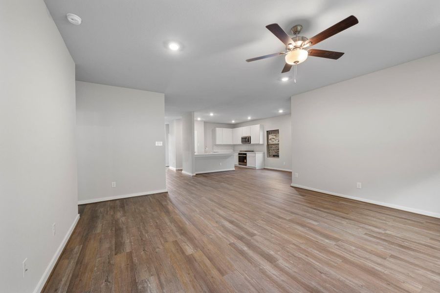 Spacious, unfurnished interior of a new home in Westridge Cove, Conroe (Image 35).