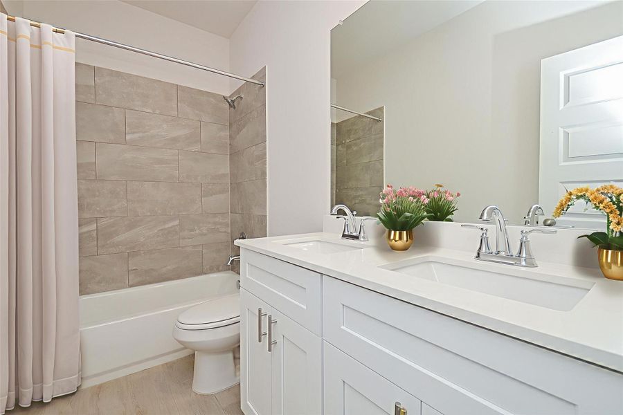 Discover this elegant bathroom, with a gorgeous tile wall in the shower/tub combination. Discover this elegant bathroom, with a gorgeous tile wall in the shower/tub combination.