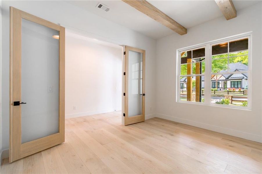 Spacious, unfurnished interior of a new home in , Gainesville (Image 25).
