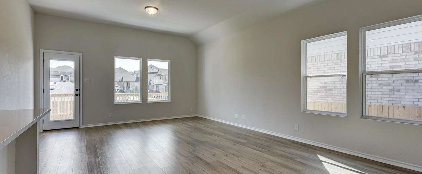 Representative unfurnished interior of a home built from the Sage by Ashton Woods in Arcadia Ridge, San Antonio (Image 16).